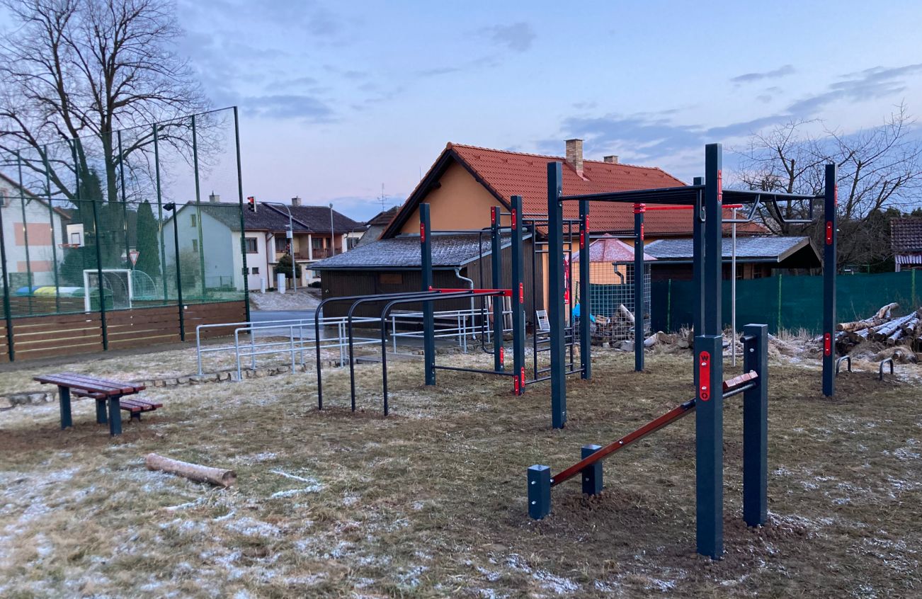 Workoutové hřiště Workout Krahulčí – Krahulčí