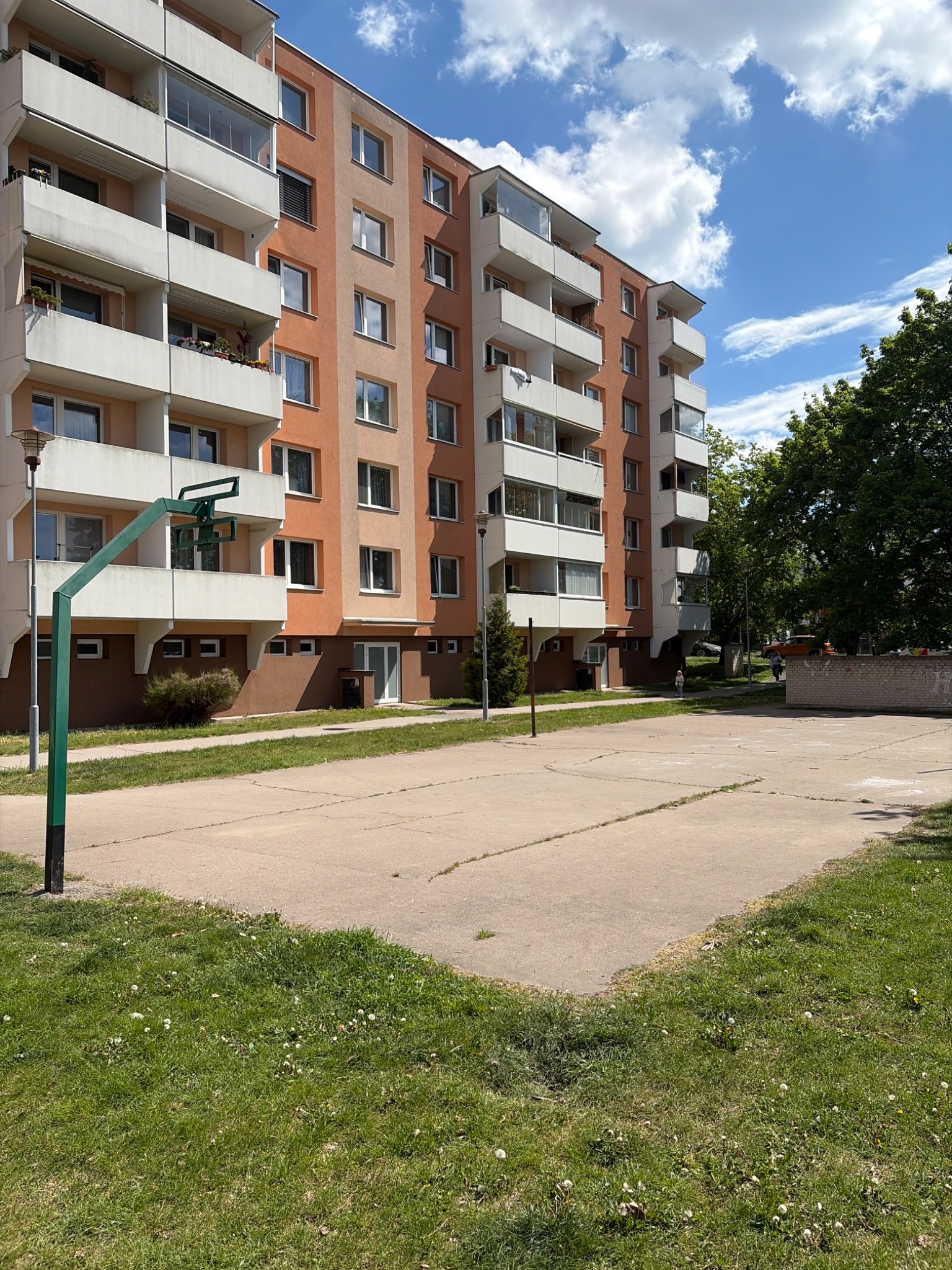 Basketbalové hřiště Basketbal úl. Strážnická – Brno