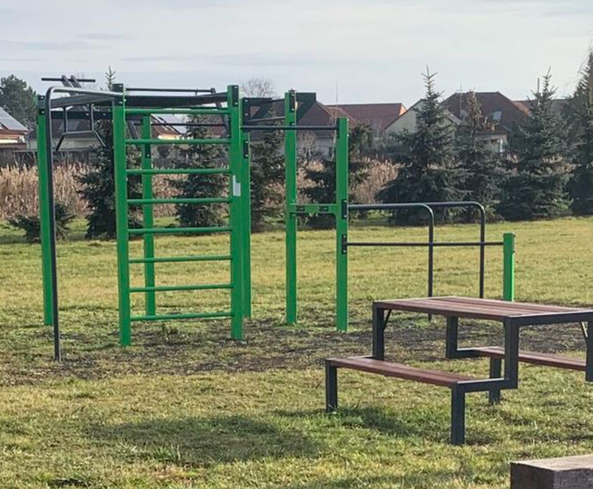 Workoutové hřiště Workout Starovice – Starovice