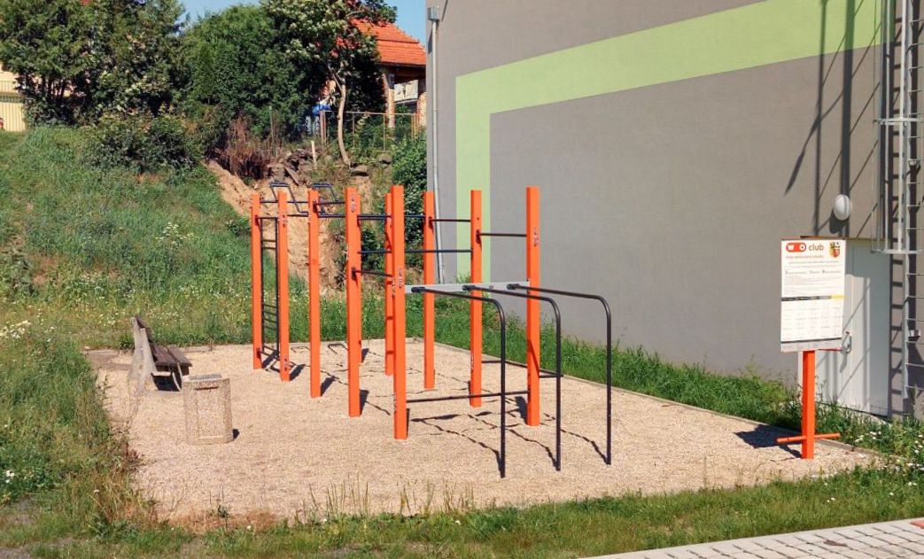 Workoutové hřiště Workout u sportovní haly – Horní Poustevna