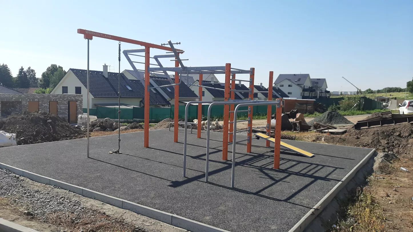 Workoutové hřiště Workoutland Holubice – Holubice