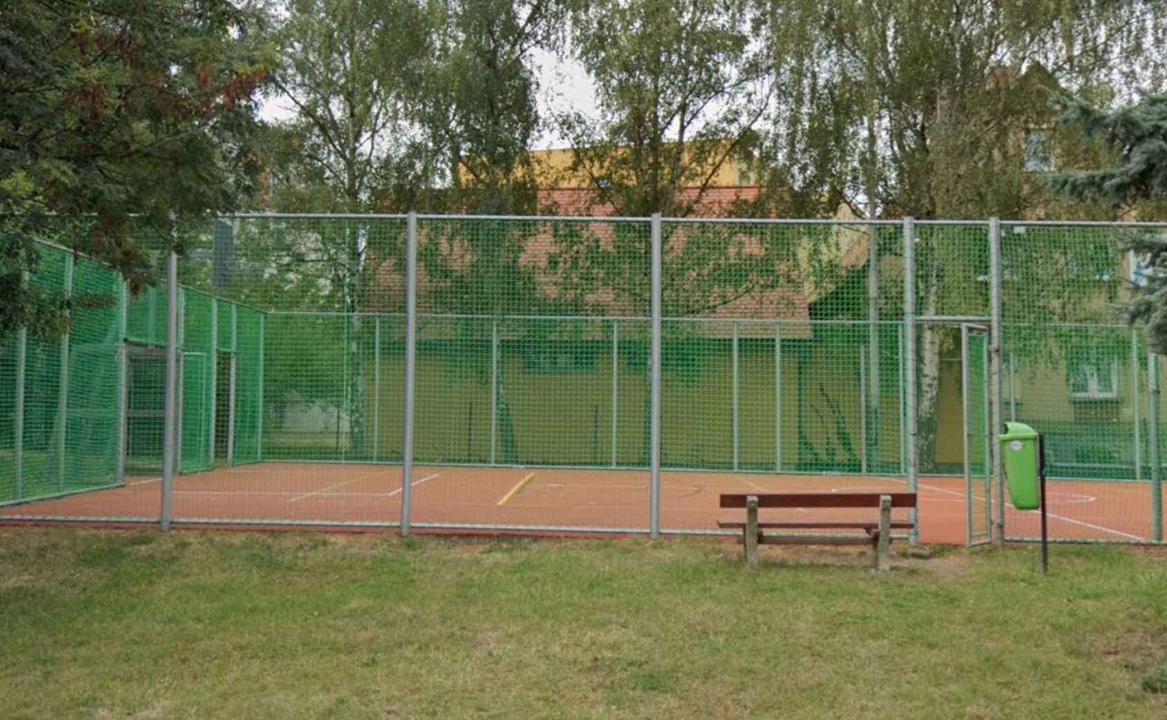 Basketbalové hřiště Basket Na Rovinách – Praha