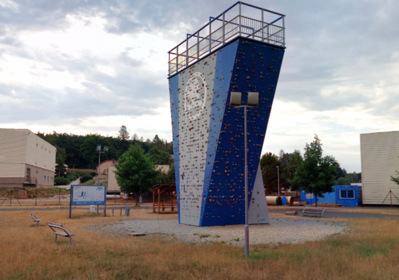 Boulderingová stěna Lezecká věž Škoda park – Plzeň