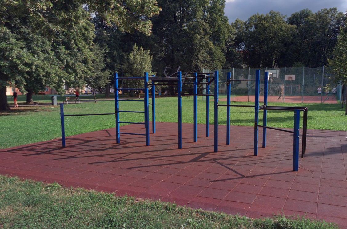 Workoutové hřiště Opava (nám. Sv. Hedviky) – nečleněná Opava