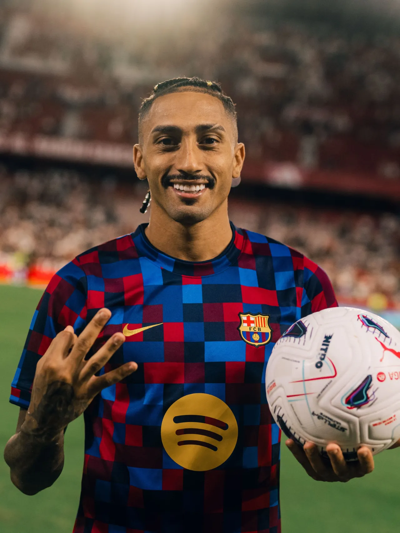 Raphinha hat-trick keeps Barcelona perfect with 3-1 triumph at Sevilla