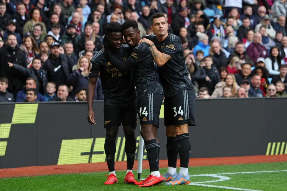 Arsenal regain top spot after dramatic finish sinks Villa