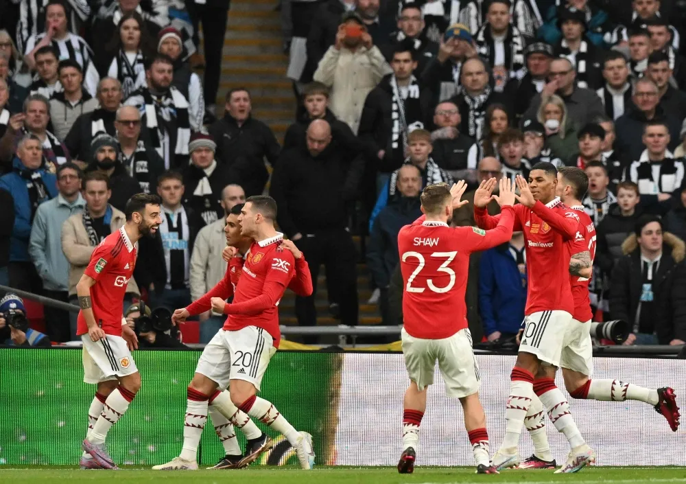 Man Utd win League Cup to end six-year trophy drought
