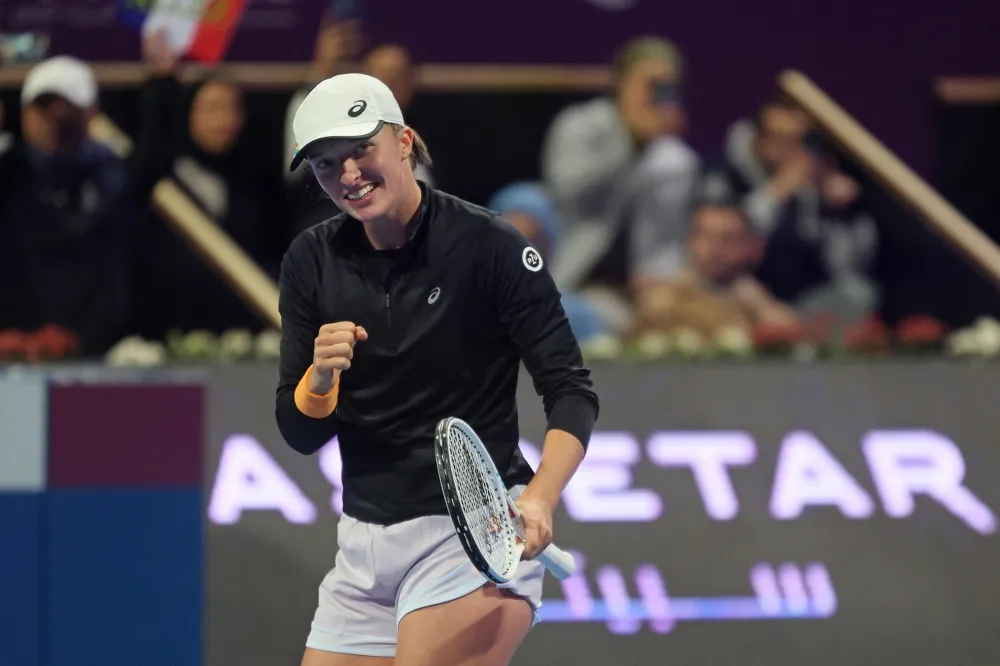 Swiatek sweeps aside Pegula to retain Qatar Open title