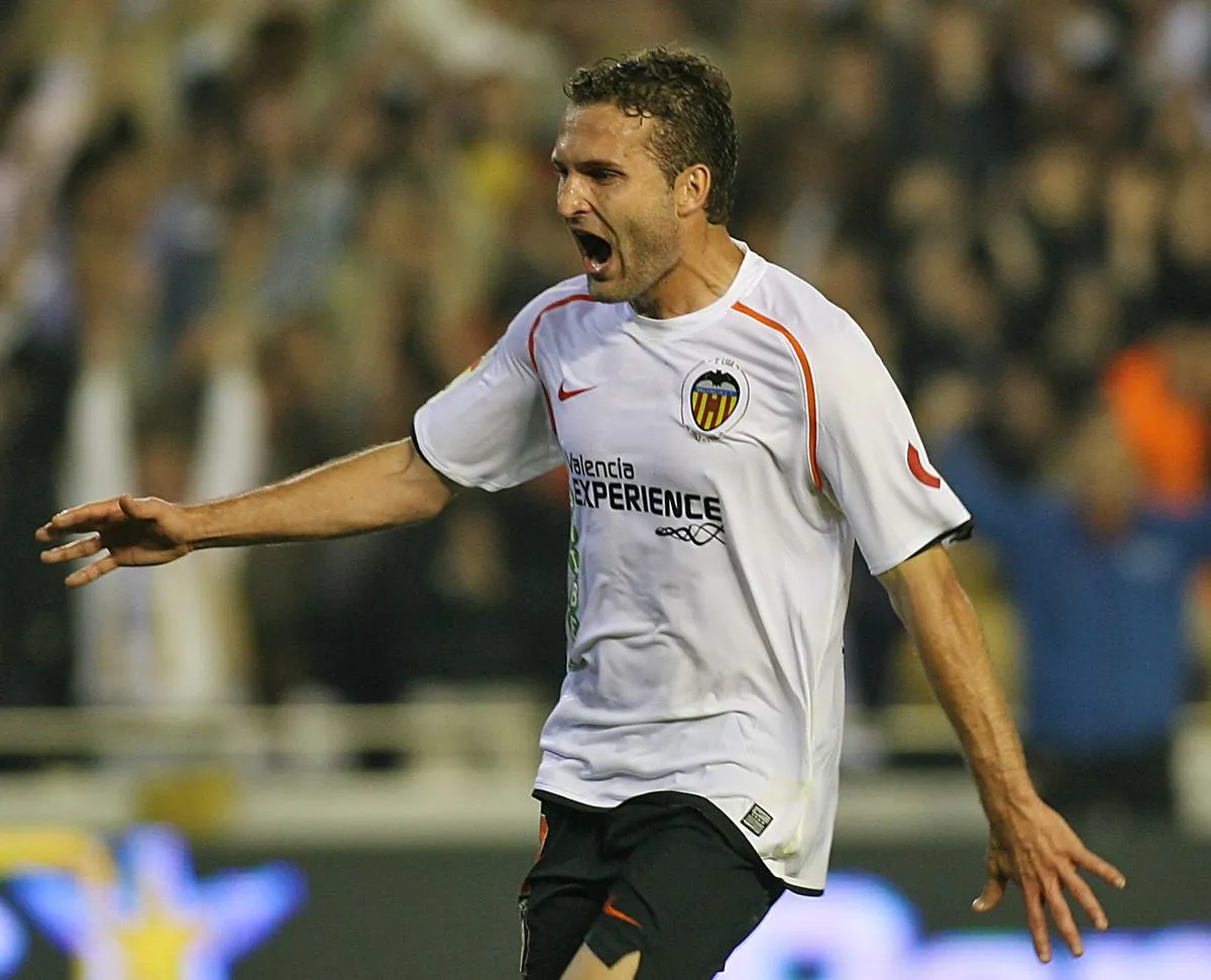 Valencia appoint Baraja in bid to avoid La Liga drop