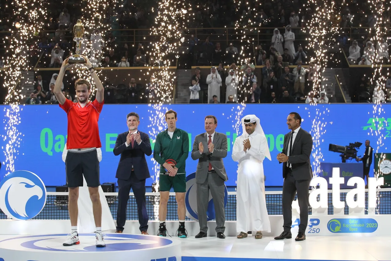 Medvedev halts Murray heroics to take Qatar title