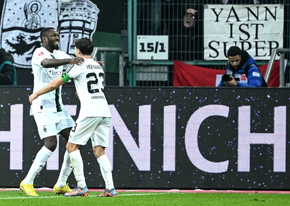 Bayern loses at Gladbach 3-2 for another Bundesliga setback