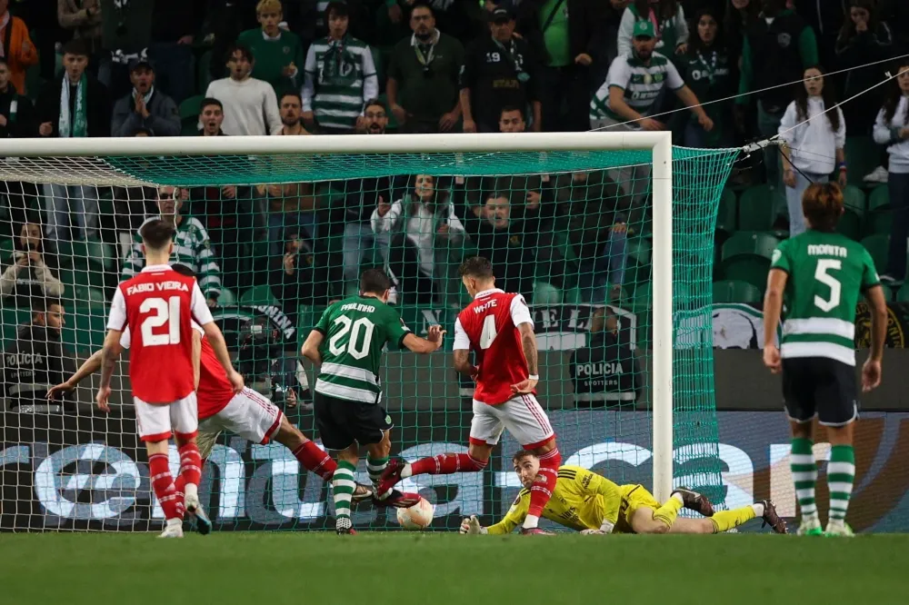 Arsenal draw at Sporting, Roma beat Sociedad in Europa League