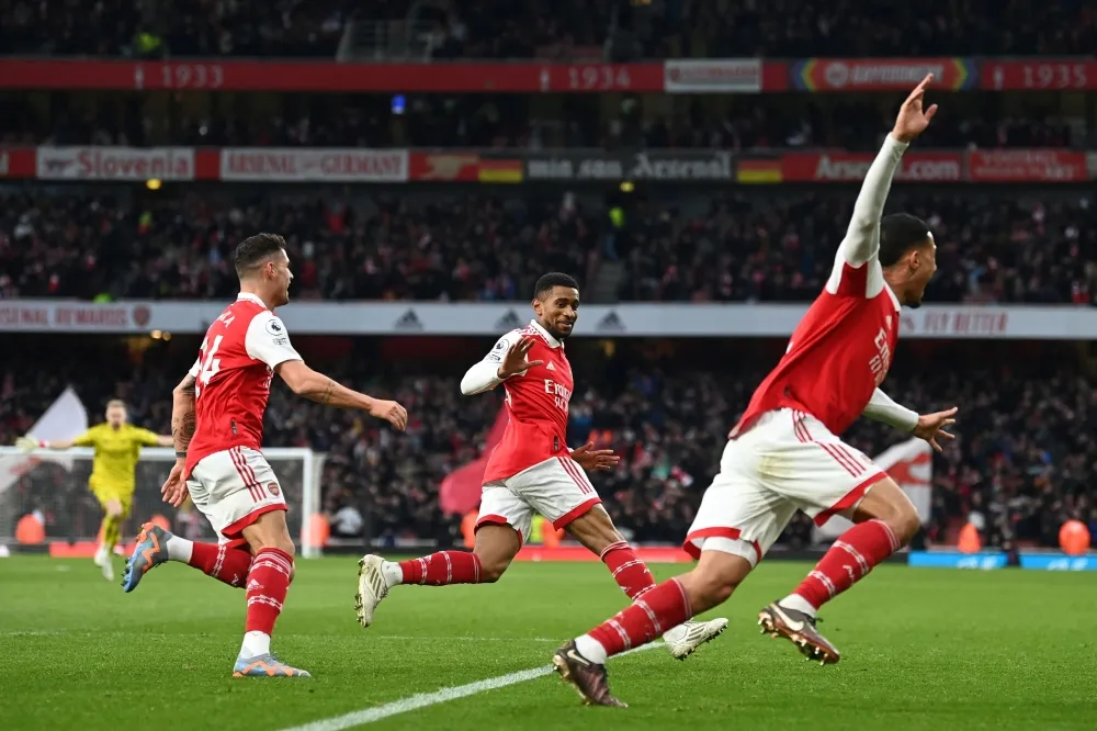 Arsenal stage thrilling fightback to maintain five-point lead over Man City