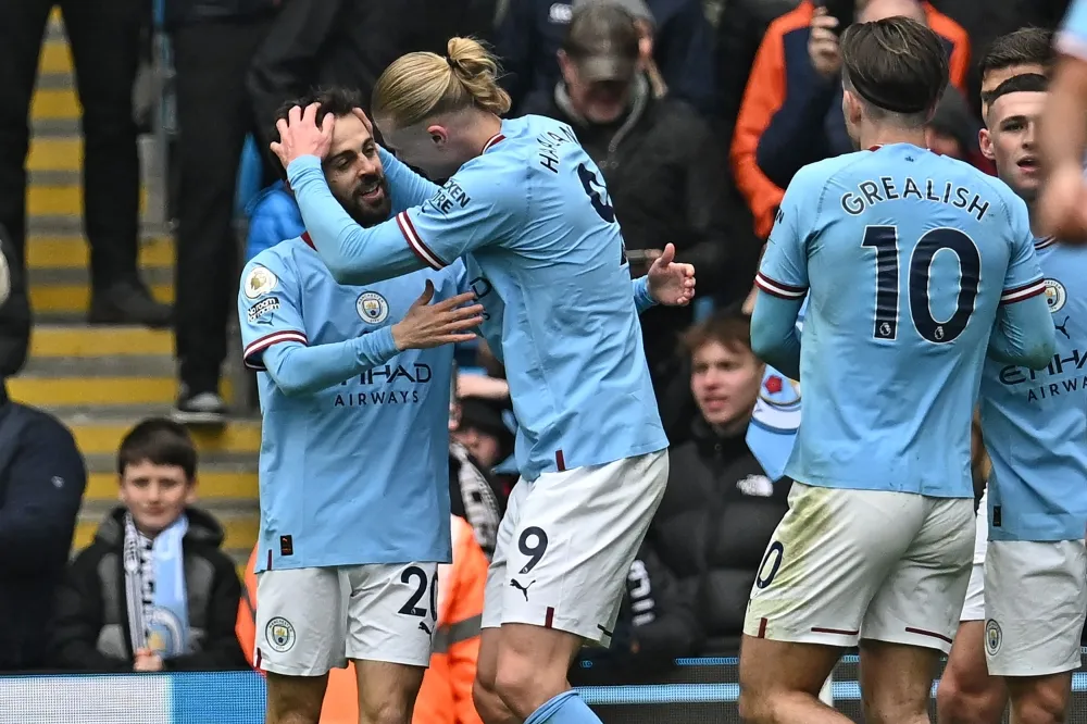 Man City beats Newcastle 2-0, stays in touch with Arsenal