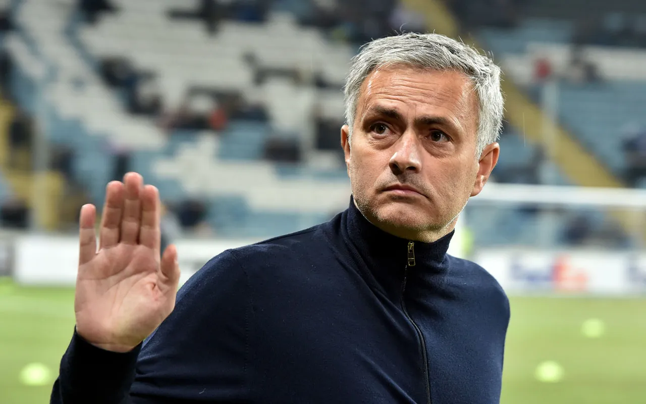 Mourinho's two-match ban suspended, in dugout for Juve clash
