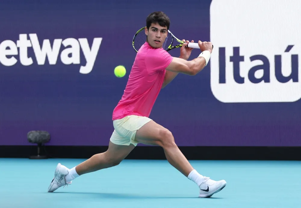Alcaraz, Sabalenka advance to 4th round of Miami Open