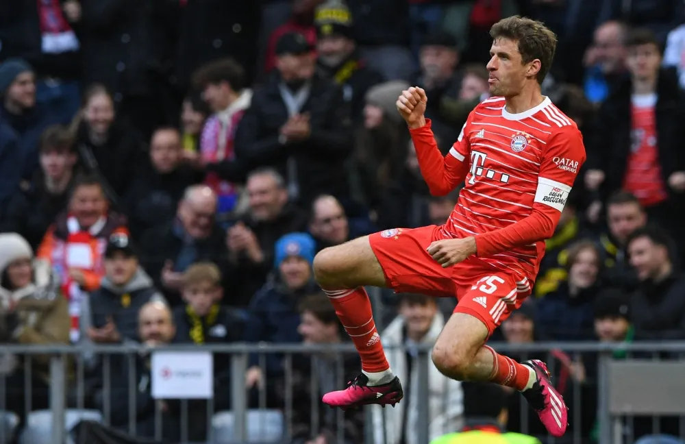 Bayern beats Dortmund 4-2 in 'der Klassiker' to retake lead