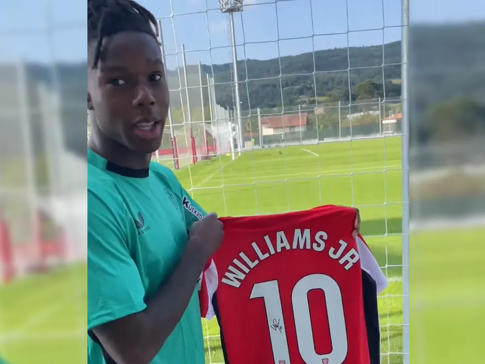 Nico Williams receives Muniain number 10 shirt at Bilbao