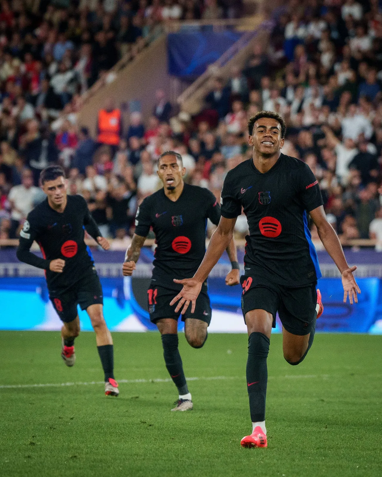 Ten-man Barcelona lose to Monaco in Champions League opener