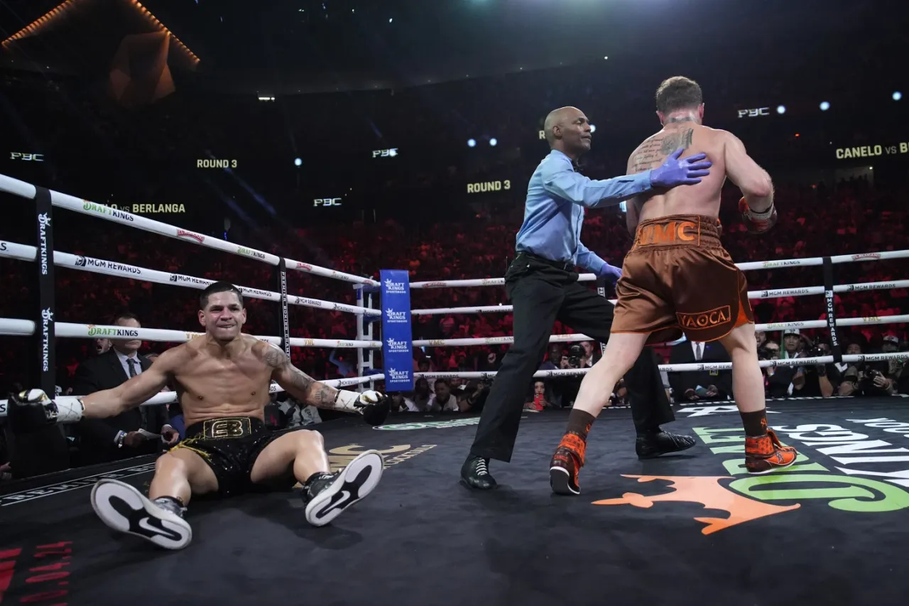 Alvarez 'best in the world' after beating Berlanga