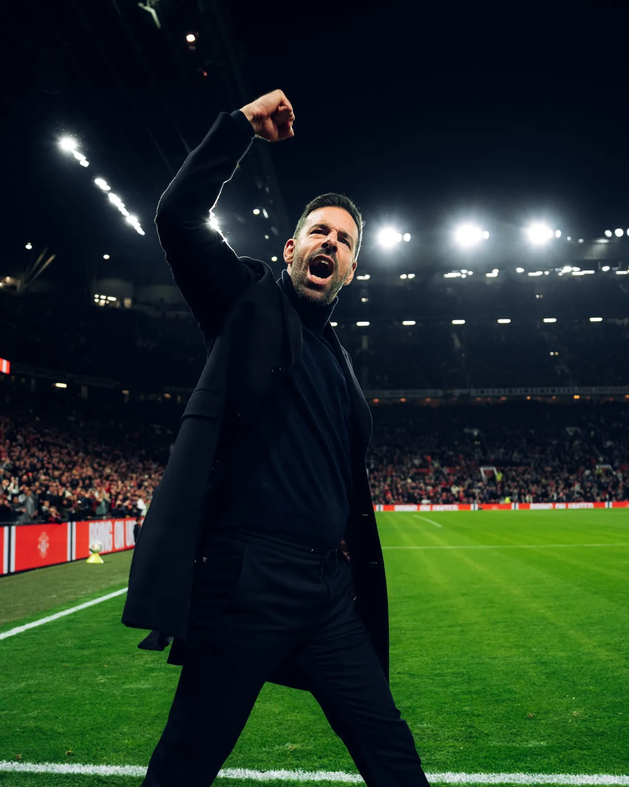 Van Nistelrooy makes winning start as interim Man Utd boss