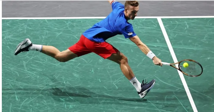 Draper cruises past Lehecka to reach Paris second round