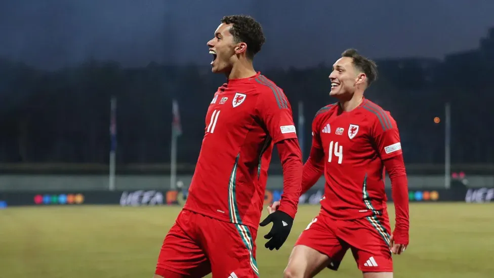 Wales throw away two-goal lead to draw in Iceland