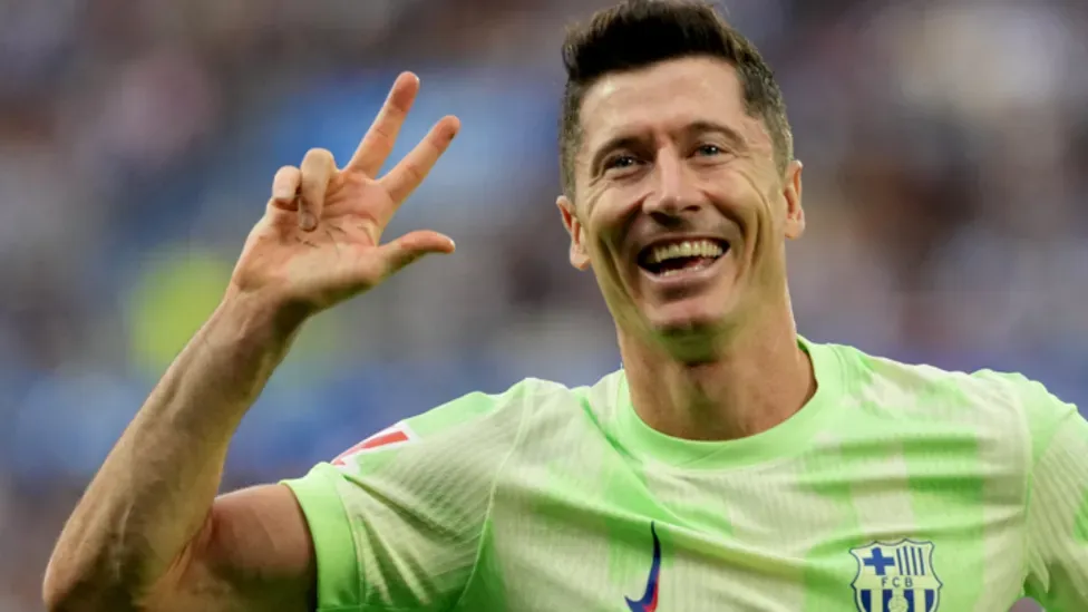 Lewandowski shines in Barca's win over Alaves