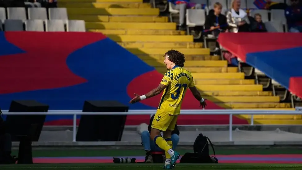 Las Palmas spoil Barca celebrations with shock win