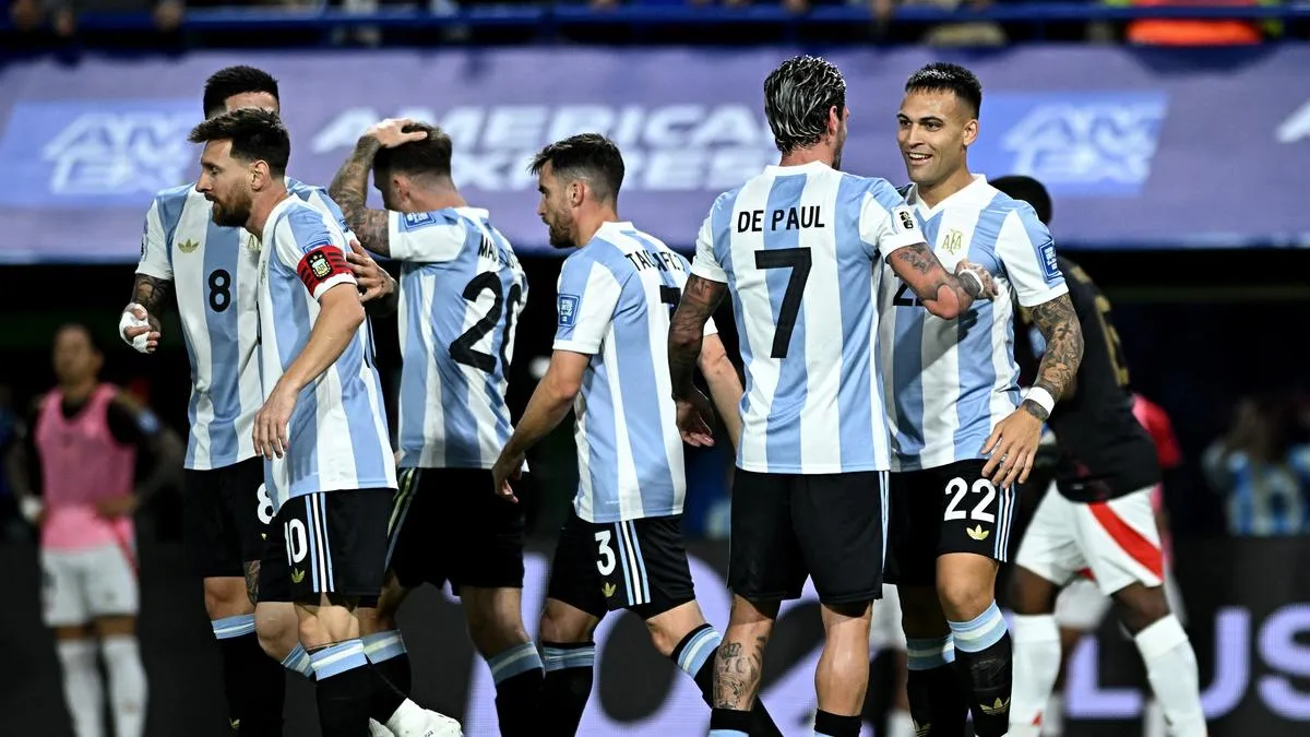 Superb Martinez strike gives Argentina home win over Peru