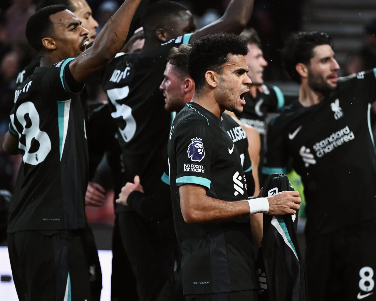 Liverpool take eight-point lead as Salah inspires win at Southampton