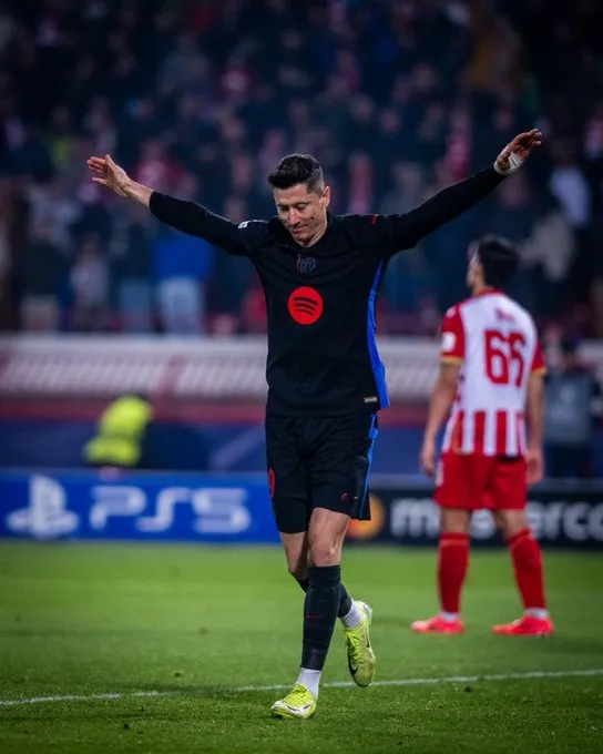 Lewandowski double helps Barcelona to 5-2 win at Red Star