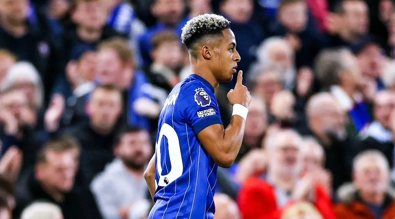 Hutchinson's stunner denies Amorim first Man Utd win