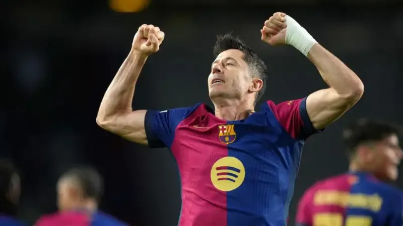 Lewandowski nets 100th Champions League goal in Barca win