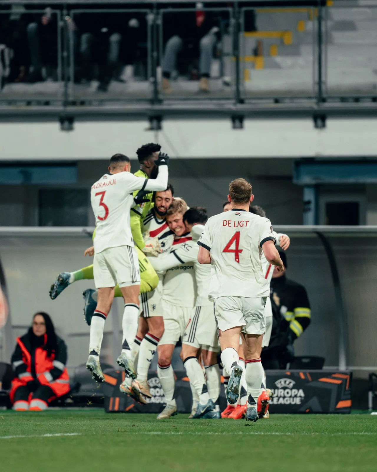 Hojlund double gives Man Utd late comeback win at Plzen