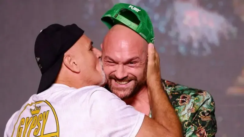 Coach suggests Fury's father will not be in corner