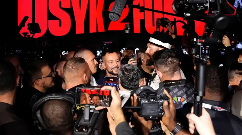 Fury and Usyk in astonishing 11-minute face-off