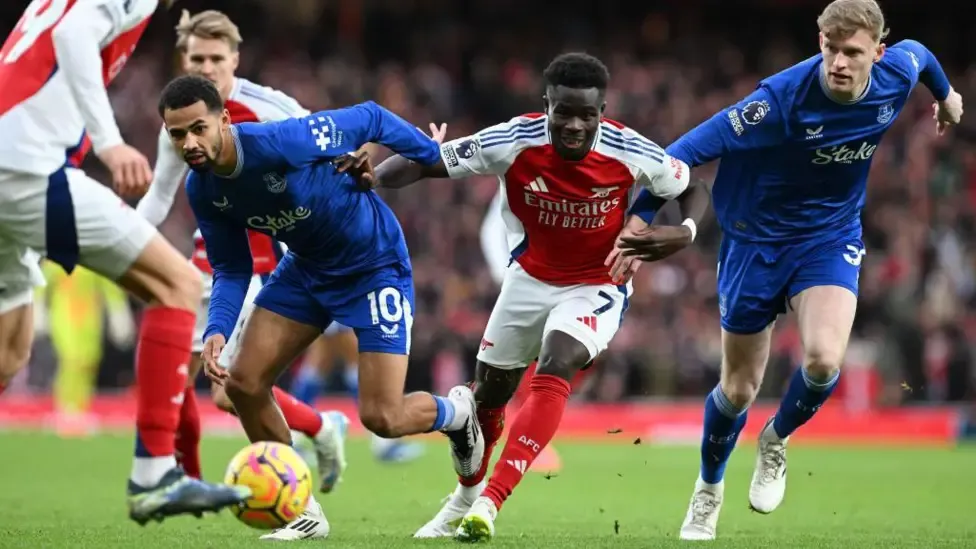 Arsenal held to frustrating goalless draw by Everton
