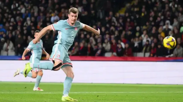 La Liga: Atletico grab late winner at Barcelona to go top