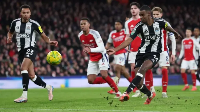 Newcastle win at Arsenal to take control of EFL Cup semi-final tie