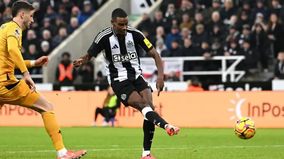 Isak helps Newcastle beat Wolves for ninth straight win