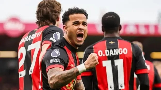 Bournemouth thrash Forest to extend record run