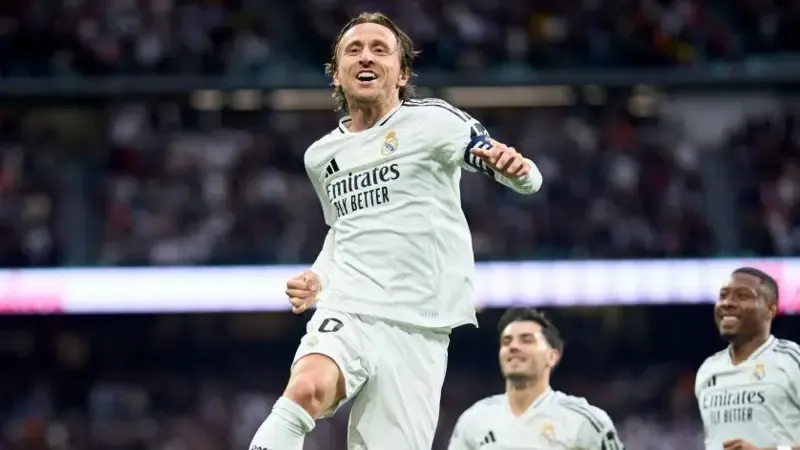 Stunning Modric strike helps send Real Madrid second