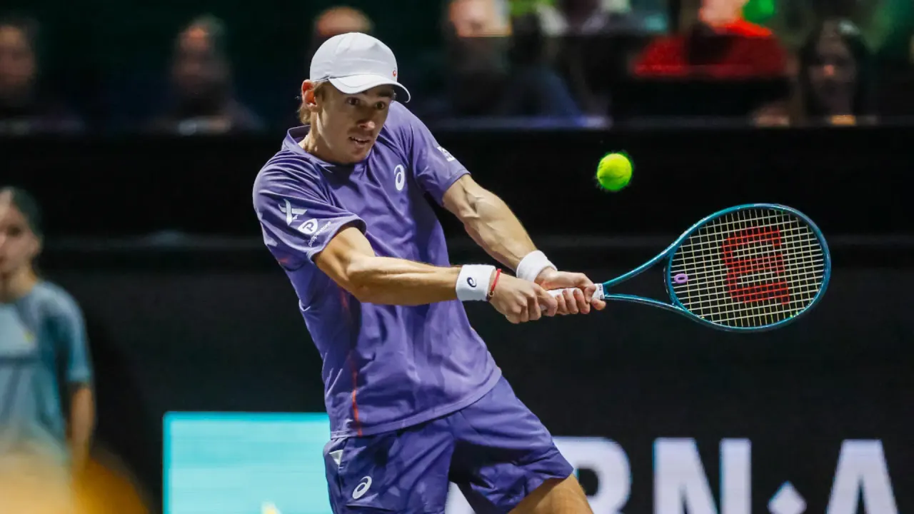 De Minaur cruises into Rotterdam final