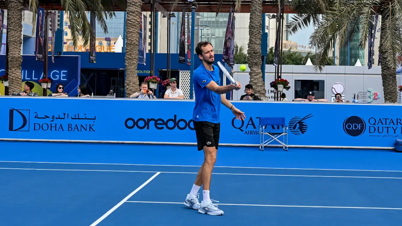 Medvedev edges Khachanov in windy Qatar Open