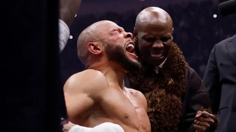 Eubank outpoints bitter rival Benn in classic fight