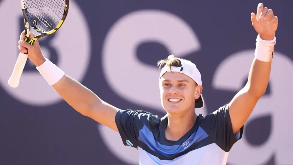 Rune stuns Alcaraz to claim Barcelona open title