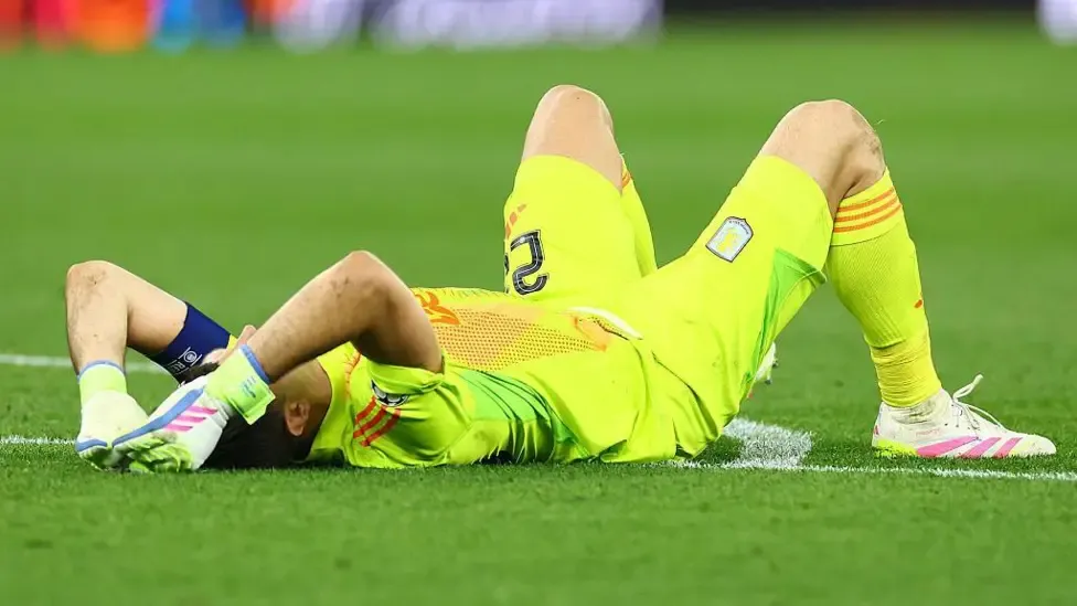 Heroic Villa comeback falls just short against PSG
