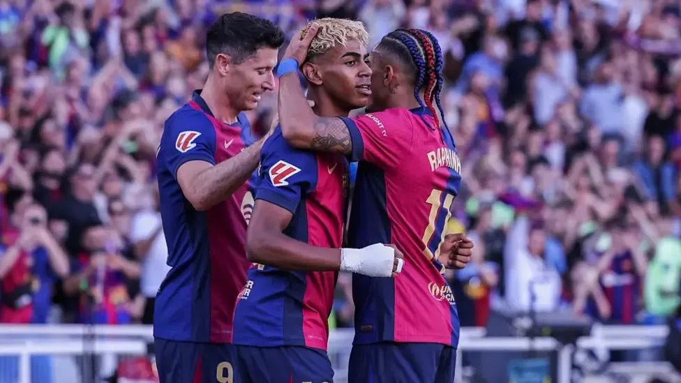 Barcelona fall to Villarreal despite stunning goals from Yamal, López