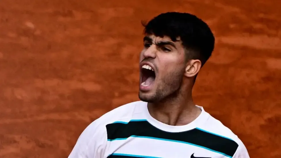 Alcaraz battles mental struggles to reach French Open quarter-finals